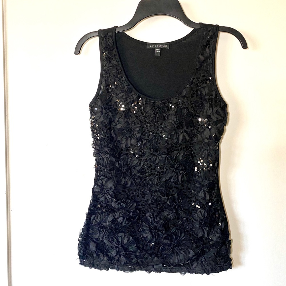 Dressy tank top for New Year’s Eve! 🍾 🎉